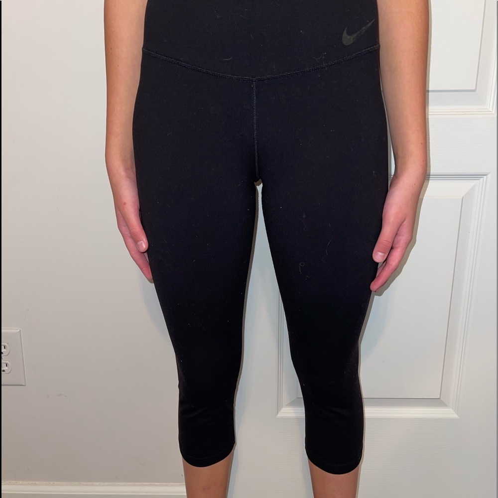 Nike Capri High Rise Cropped Leggings